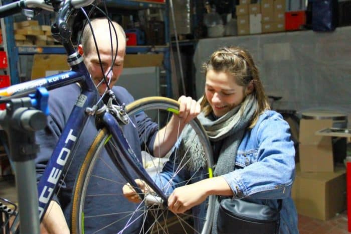 Fahrrad Werkstatt Reperatur Freunde Helfen Do it yourself Köln